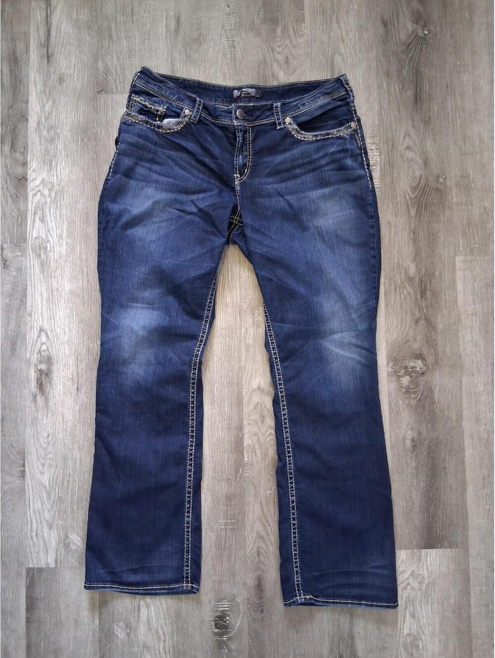 Silver Jeans Suki 17 Woman's Size 16 35x31 Curvy Boot Cut Stretch Mid-Rise Denim